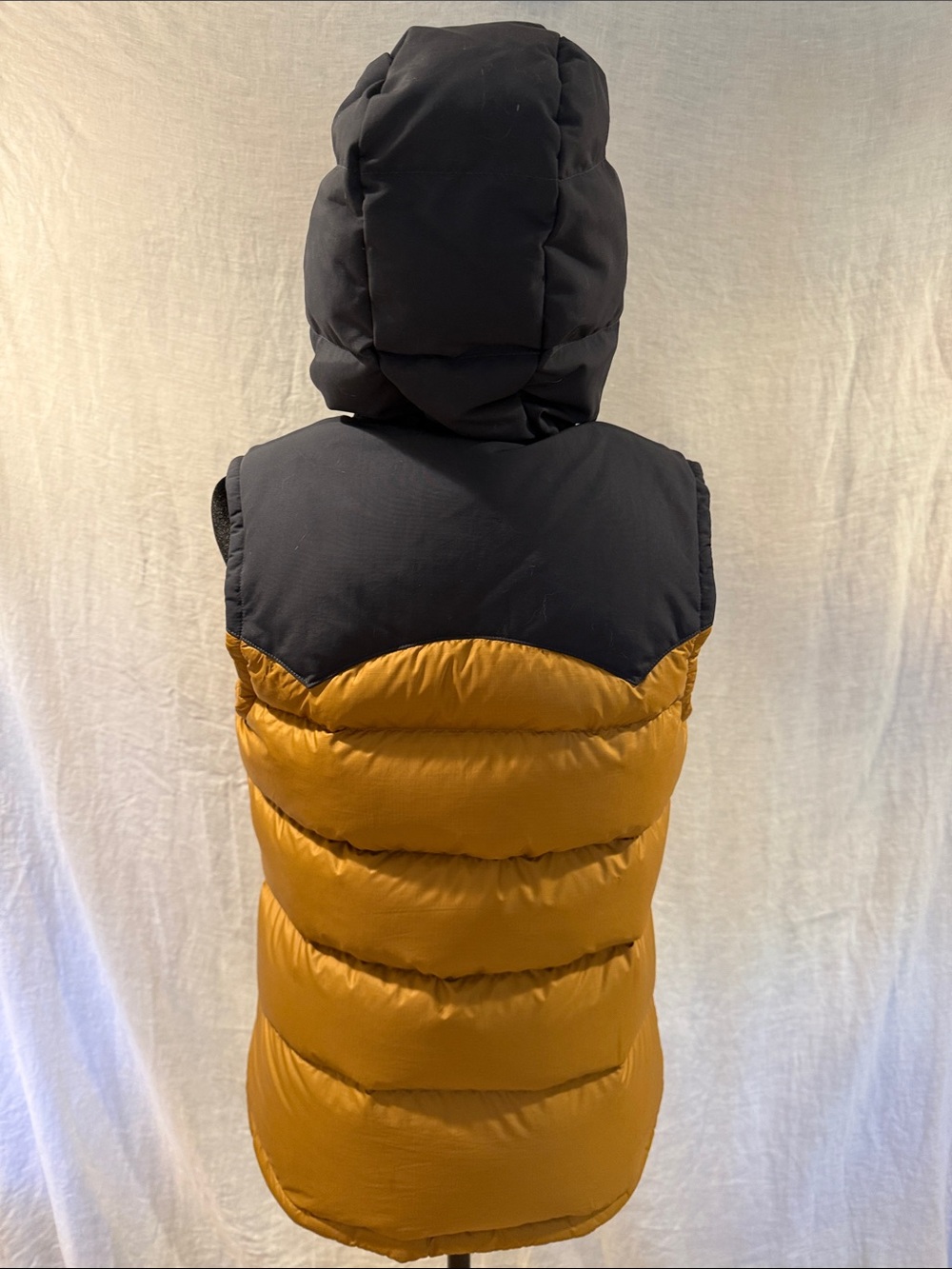Patagonia Bivy retro Mustard and Charcoal Hooded Puffer Vest size S - Picture 2 of 10